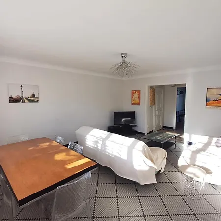 Lejlighed L'auberge Agenaise, 8pers , Wifi , Parking Agen