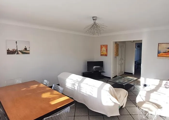 Lejlighed L'auberge Agenaise, 8pers , Wifi , Parking Agen